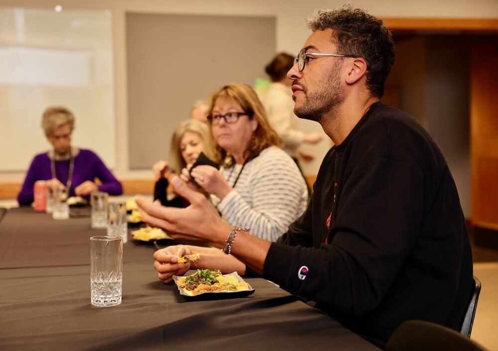 High Desert Museum cohort sharing a meal and engaged in discussion